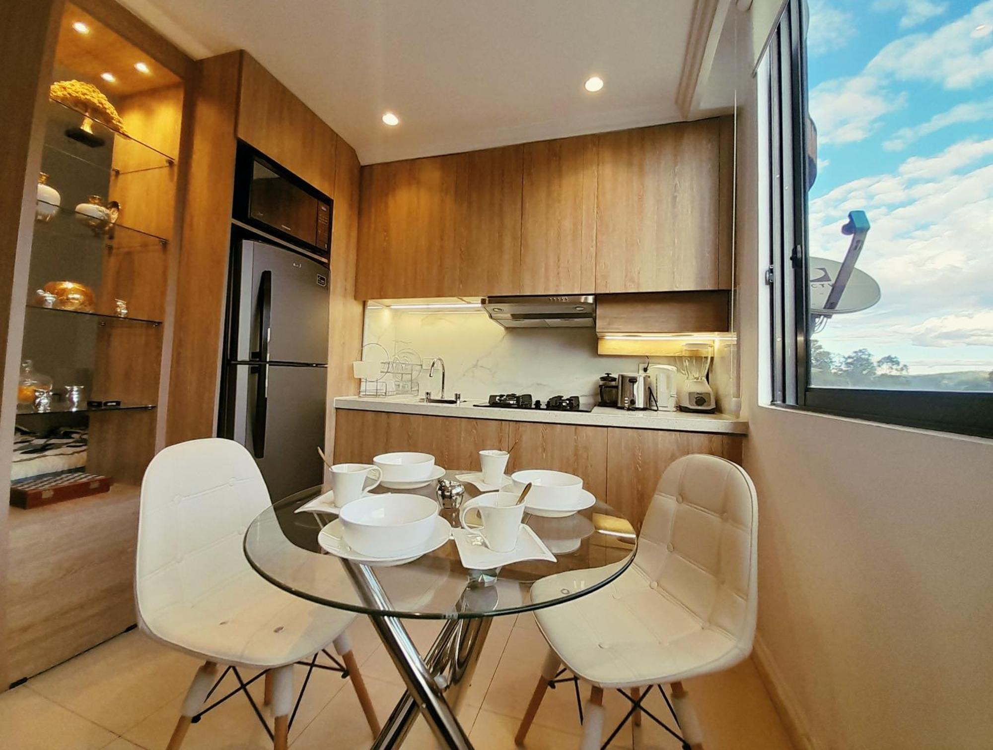 Elegante Suite Privada En Cuenca - Parqueo Incluido Luaran gambar