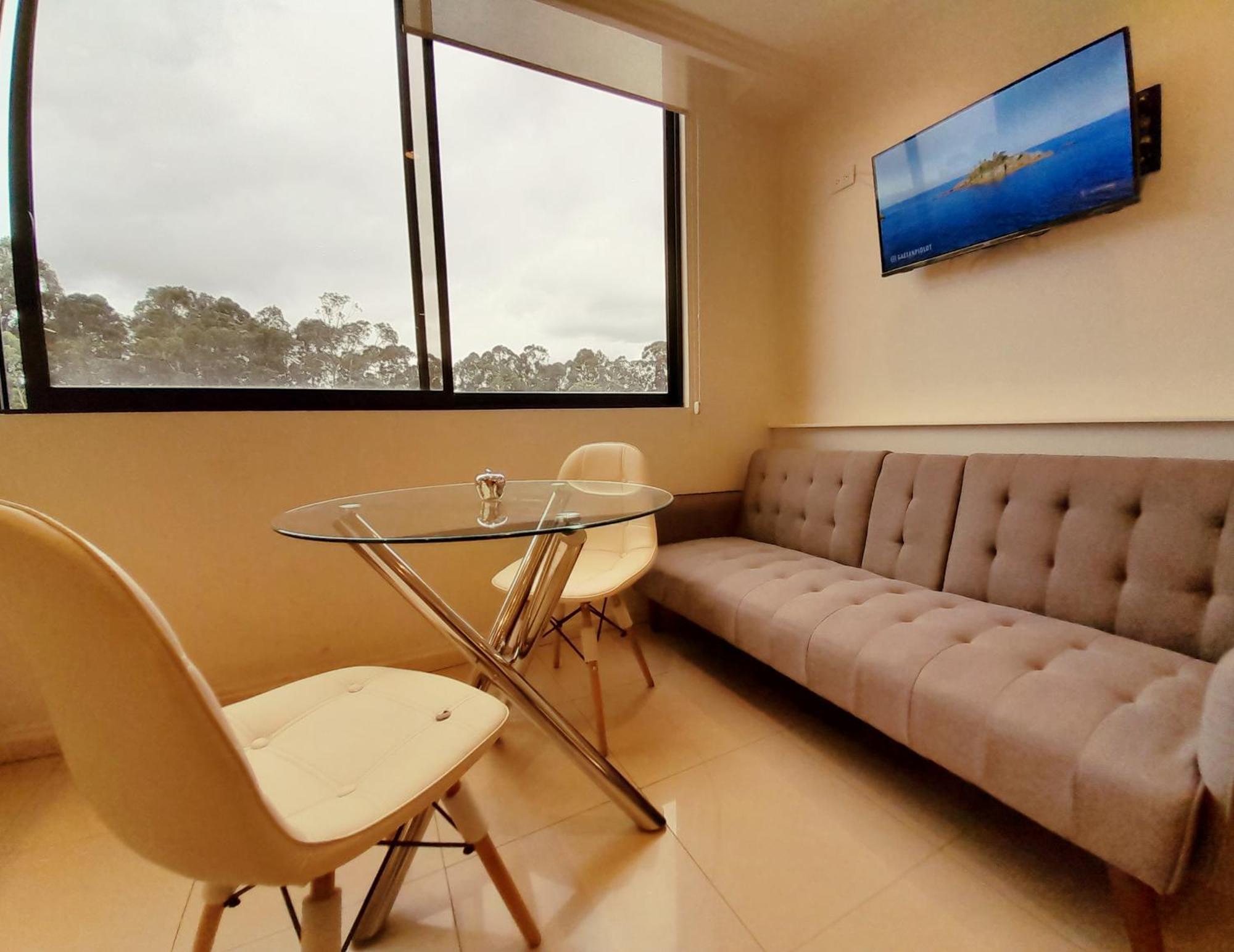 Elegante Suite Privada En Cuenca - Parqueo Incluido Luaran gambar