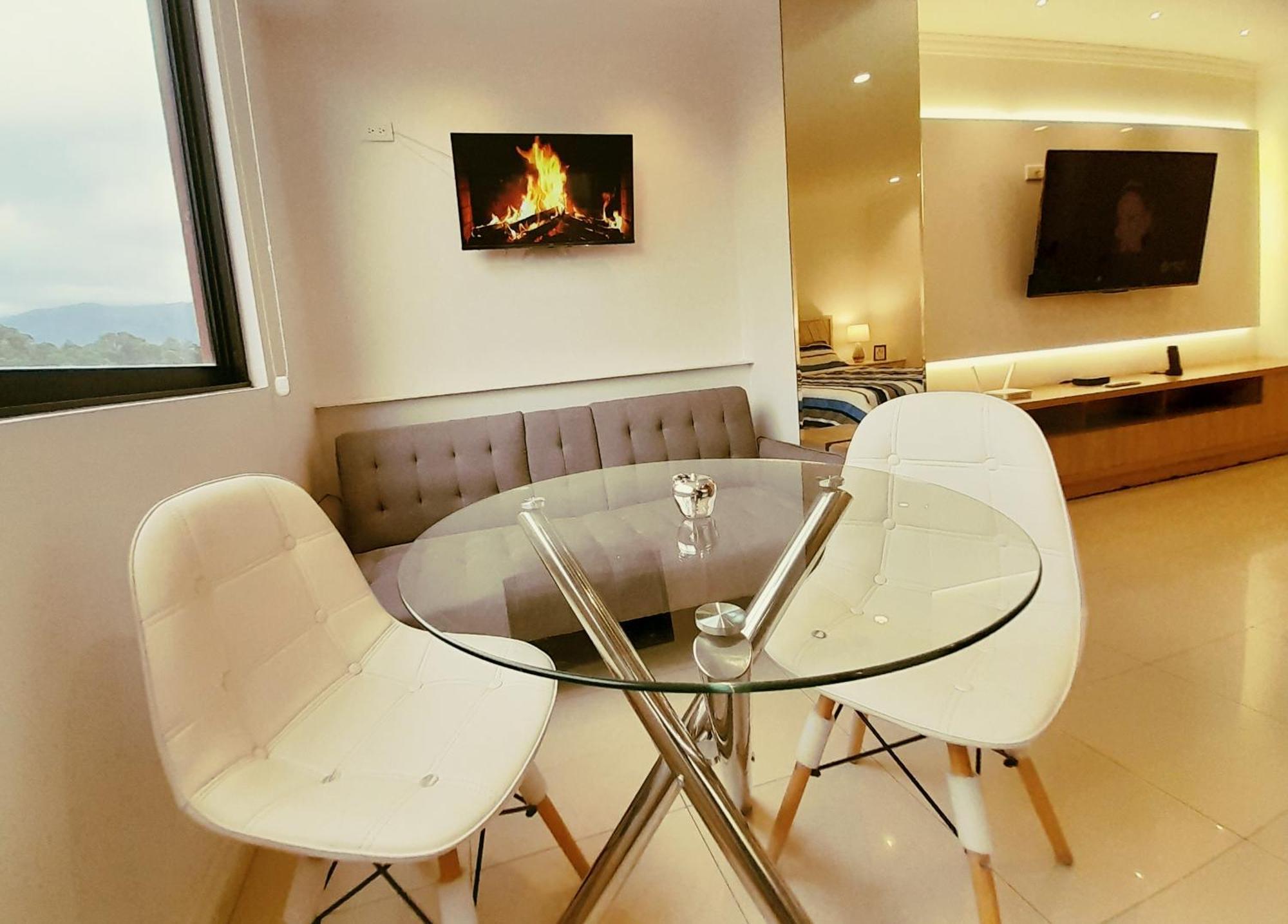 Elegante Suite Privada En Cuenca - Parqueo Incluido Luaran gambar